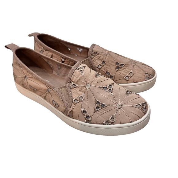 UGG Shoes - Koolaburra by Ugg Ortholite Amiah Slip On Embroidered Floral Flats Size 7 Tan